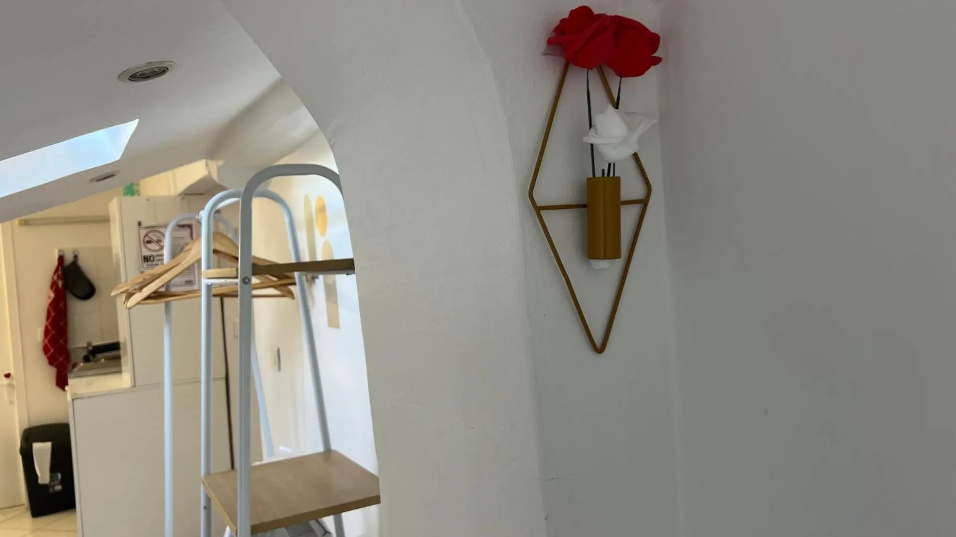 Evasion Romantique Sous Les Toits Au Coeur Du Vieux Niza 0*,  Francia