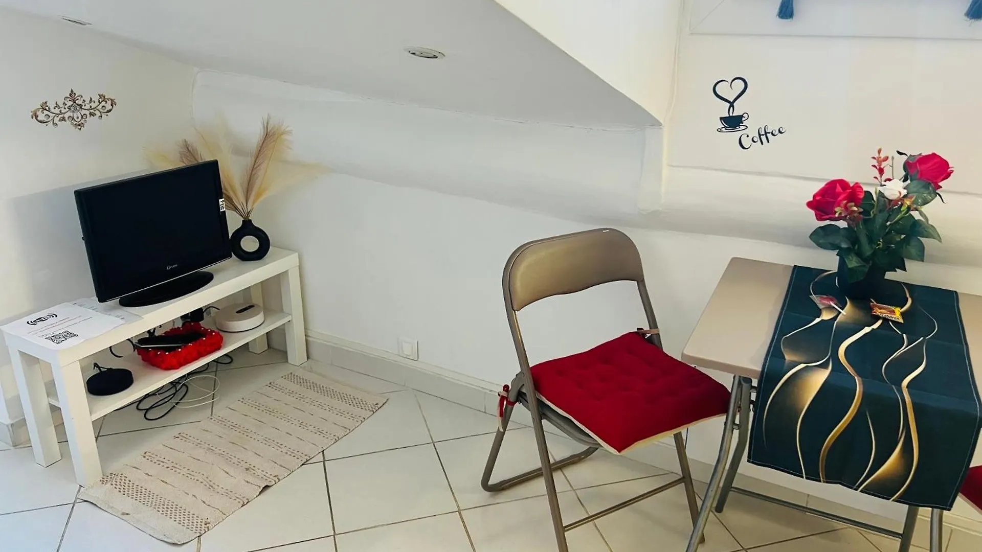Evasion Romantique Sous Les Toits Au Coeur Du Vieux Ницца Франция