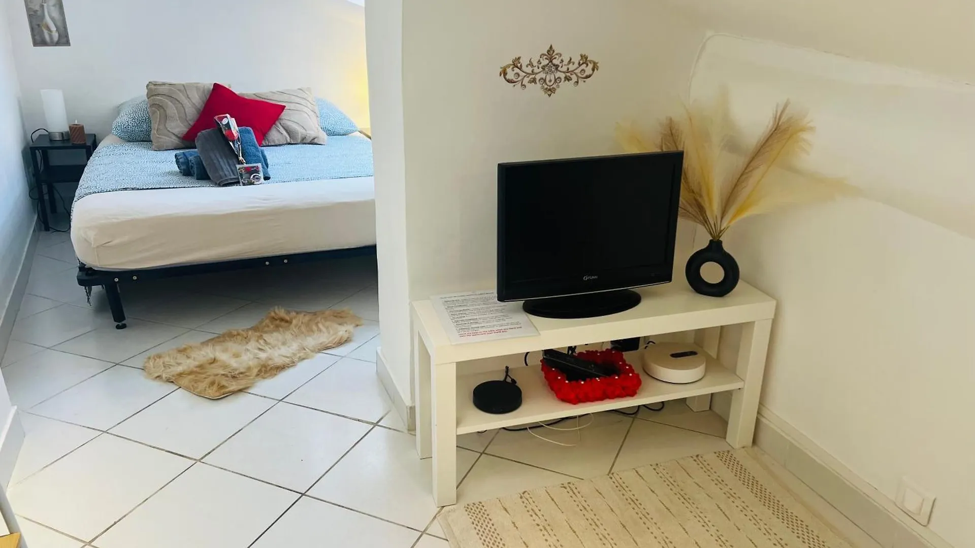 Evasion Romantique Sous Les Toits Au Coeur Du Vieux Ницца 0*,  Франция